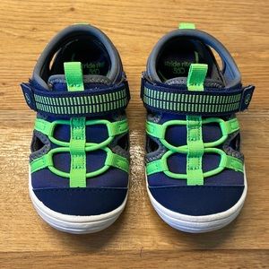 Like New Stride Rite Blake Sneaker Sandal